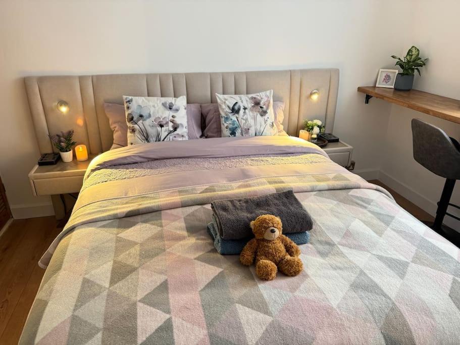 Beautiful Renovated Flat Incl Parking *