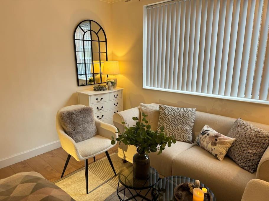 Beautiful Renovated Flat Incl Parking *
